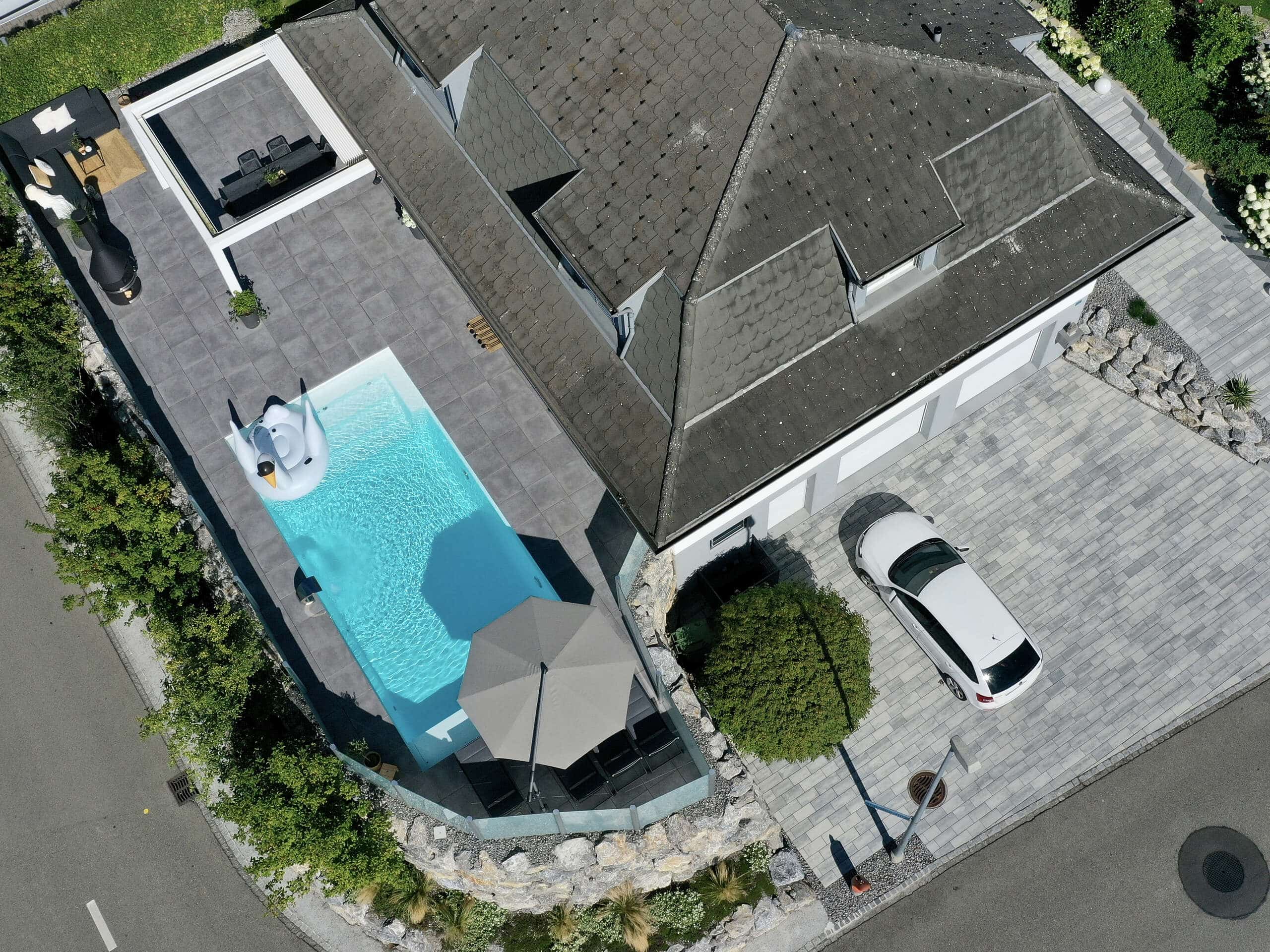 Familie Holthaus, Poolbau, Gartengestaltung mit Beleuchtung in Amriswil